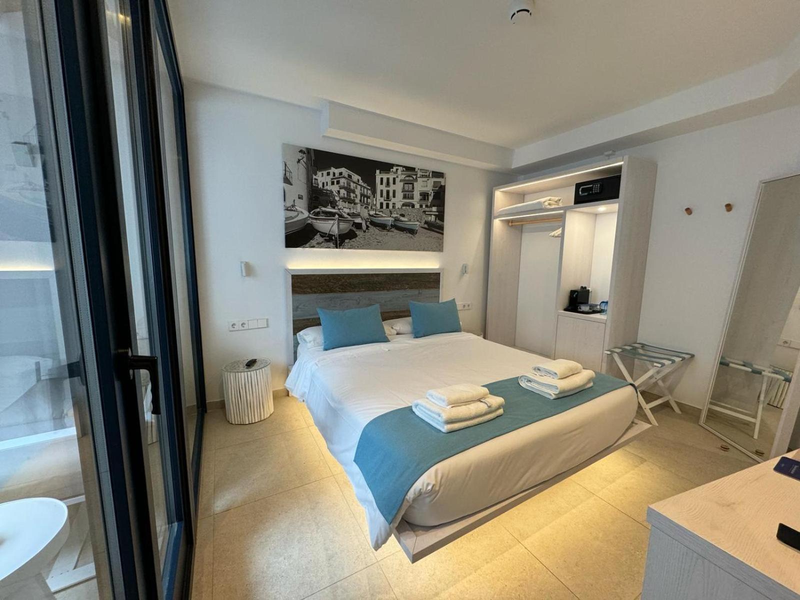 קדאקז Hotel Boutique Es Blau מראה חיצוני תמונה